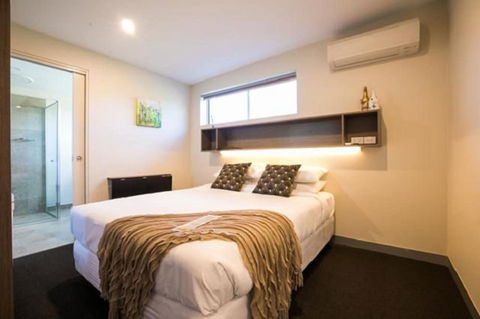 Heathcote Inn - Broome Tourism 1