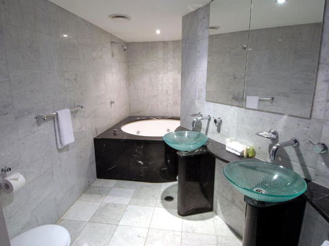 Sirocco 506 By G1 Holidays Two Bedroom Beachfront Apartment In Sirocco Resort - Broome Tourism 1