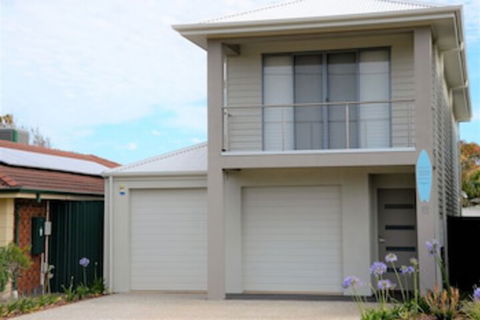 Eastern Breeze - Broome Tourism 0
