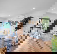 AUJOY 3 Bed Townhouse Burwood 1 - Broome Tourism