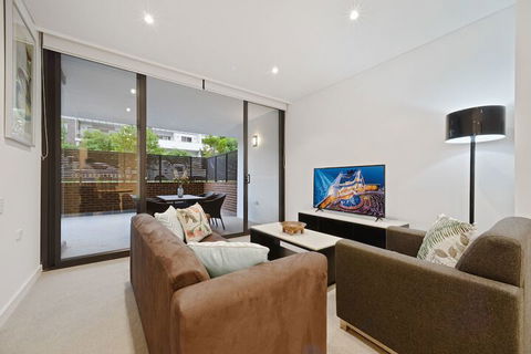 Peaceful Water Side Retreat With Huge Courtyard - Broome Tourism 3