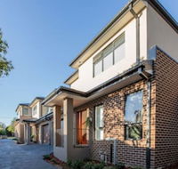 AUJOY 4 Bed Townhouse Burwood 2 - Broome Tourism