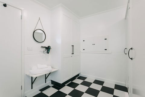 Deco Beach Luxury Apartments - Broome Tourism 4