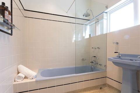 Deco Beach Luxury Apartments - Broome Tourism 7