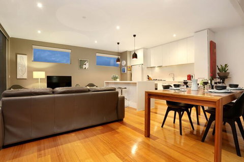 Essendon Sub Penthouse On Napier - Broome Tourism 3