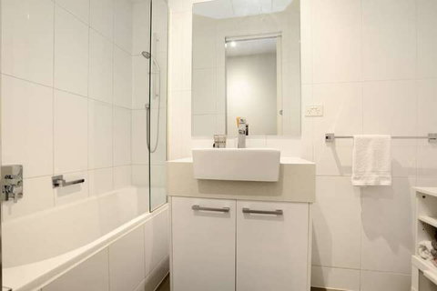 Essendon Sub Penthouse On Napier - Broome Tourism 5