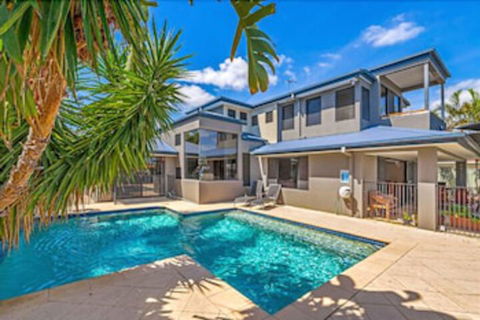Gold Coast Stunning Waterfront Retreat By Hostrelax - Broome Tourism 0