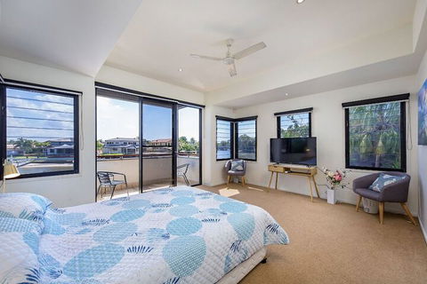 Gold Coast Stunning Waterfront Retreat By Hostrelax - Broome Tourism 6