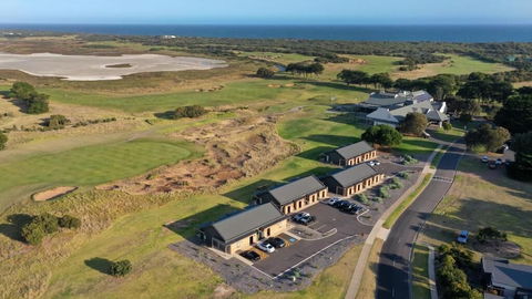 13th Beach Golf Lodges - Broome Tourism 4