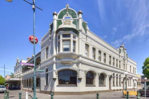 Leura Hotel Camperdown - Broome Tourism 0