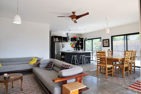 Armstrongs Close TO Beach - Broome Tourism 3