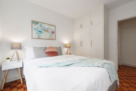 Balcony Retreat Apartment By Ready Set Host - Broome Tourism 5