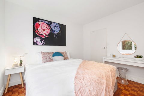 Balcony Retreat Apartment By Ready Set Host - Broome Tourism 6