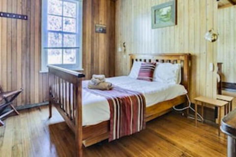 Lake Leake Inn - Broome Tourism 0