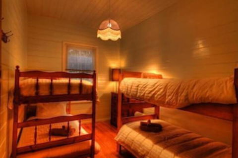 Lake Leake Inn - Broome Tourism 1