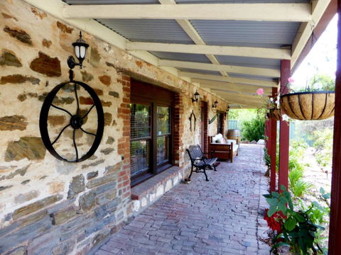 Barossa Barn Bed & Breakfast - Broome Tourism 3