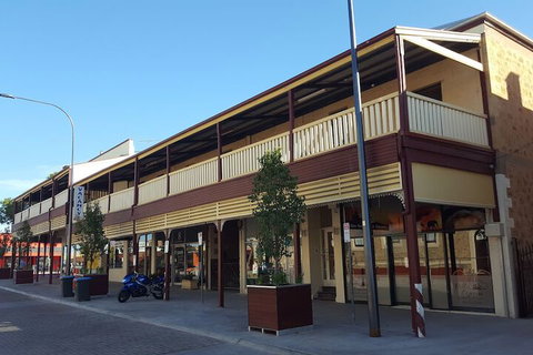 Balcony On Sixth Lodge - Broome Tourism 1