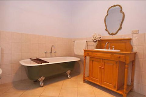 Charlie Bates Cottage - Broome Tourism 3