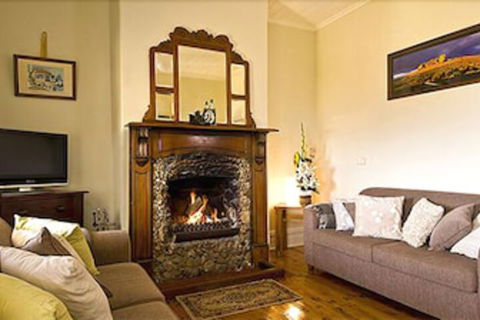 Charlie Bates Cottage - Broome Tourism 1