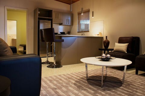 Mia Mia Executive Apartments - Broome Tourism 7