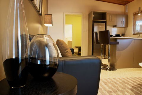 Mia Mia Executive Apartments - Broome Tourism 4