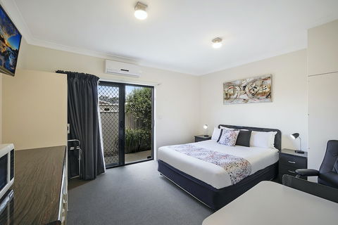 Hamilton Lakeside Motel - Broome Tourism 4