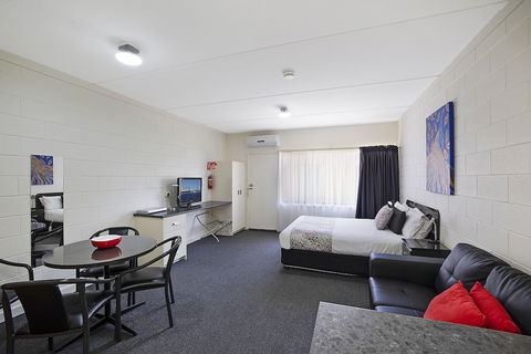 Hamilton Lakeside Motel - Broome Tourism 2