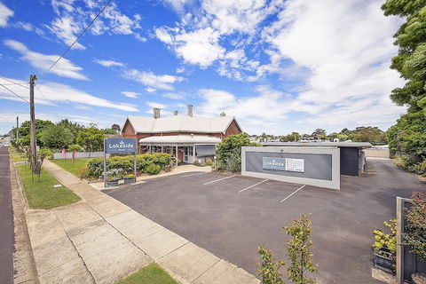 Hamilton Lakeside Motel - Broome Tourism 0