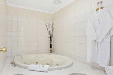 Comfort Inn Noahs In The Valley - Broome Tourism 1