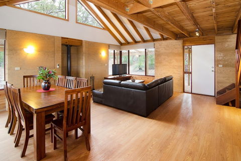 Woodstone Cottages - Broome Tourism 4