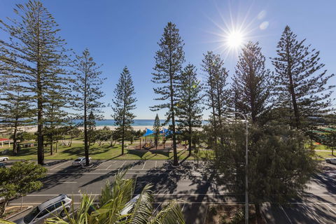 Oaks Gold Coast Calypso Plaza Suites - Broome Tourism 4