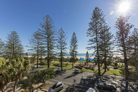 Oaks Gold Coast Calypso Plaza Suites - Broome Tourism 1