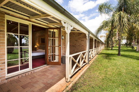 Nightcap At Macquarie Inn - Broome Tourism 6