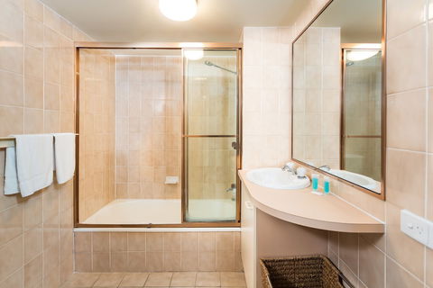 Burleigh Point Holiday Apartments - Broome Tourism 5