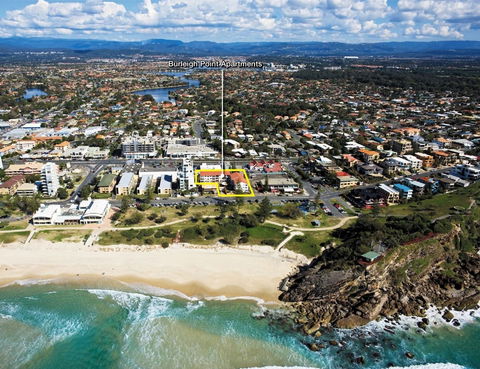 Burleigh Point Holiday Apartments - Broome Tourism 0