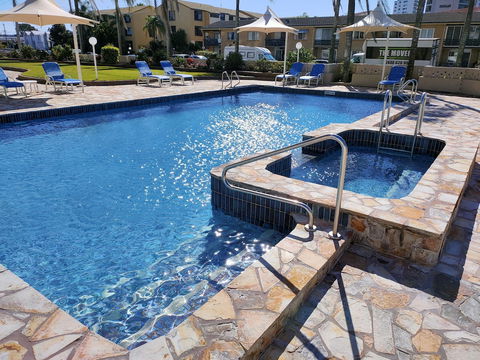 Southern Cross Beachfront Holiday Apartments - Broome Tourism 1