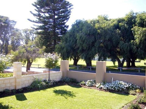 Santa Maria Executive B & B Fremantle - Broome Tourism 2
