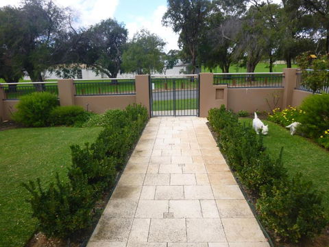 Santa Maria Executive B & B Fremantle - Broome Tourism 3