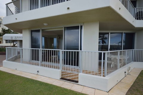 Beachside Tower - Broome Tourism 1