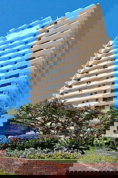 Beachside Tower - Broome Tourism 0