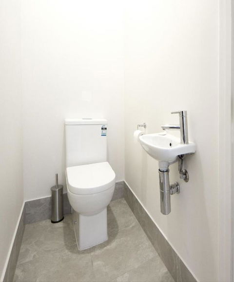 Executive Home Accomodation - Broome Tourism 3