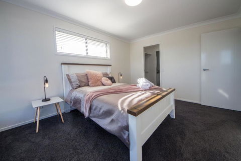 Executive Home Accomodation - Broome Tourism 2