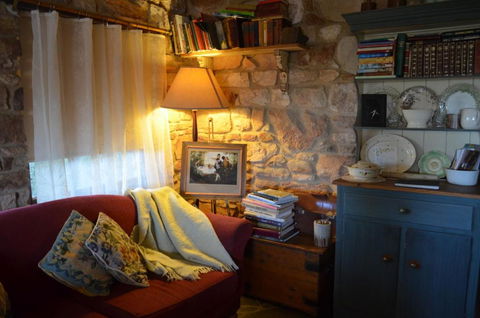 Trestrail Cottage B & B - Broome Tourism 4