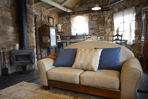 Trestrail Cottage B & B - Broome Tourism 6