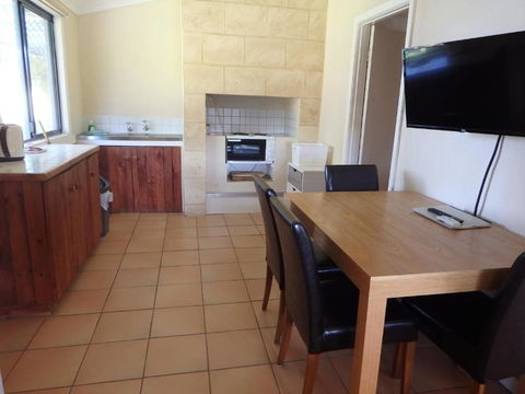 Lazy Lobster Holiday Units & Chalets - Broome Tourism 6