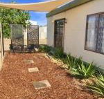 Cute Private Studio Flat with AIRCON - Broome Tourism