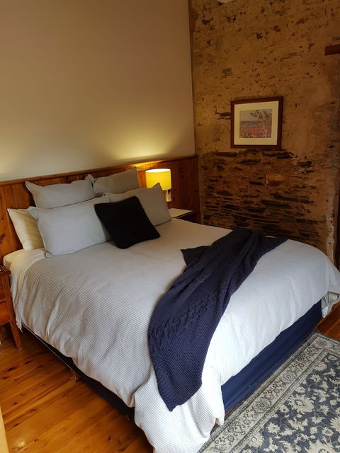 William Hunts Retreat Cypress Studio - Broome Tourism 3