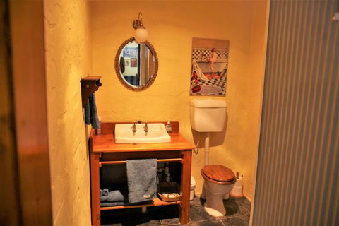 Griffiths Cottage - Broome Tourism 7