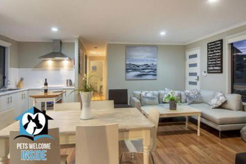 Almost New + Sea & Lake Views - Broome Tourism 0