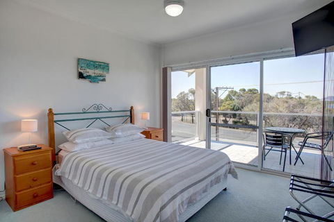 Bay Bliss In Coffin Bay - Broome Tourism 6